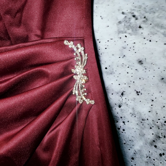 David's Bridal Sleeveless Cranberry Gown w Brooch - Picture 3 of 3